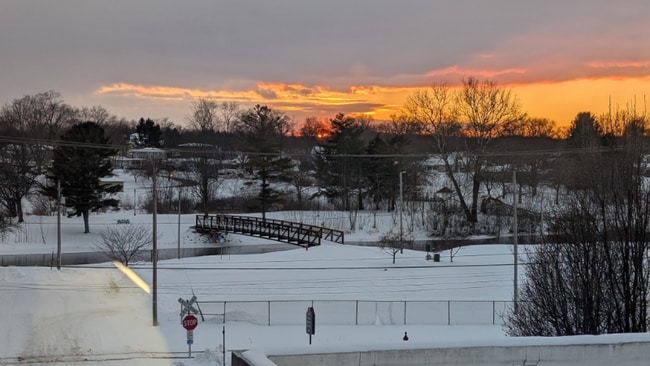 60 N Main St in Three Rivers, MI - Foto de edificio - Building Photo