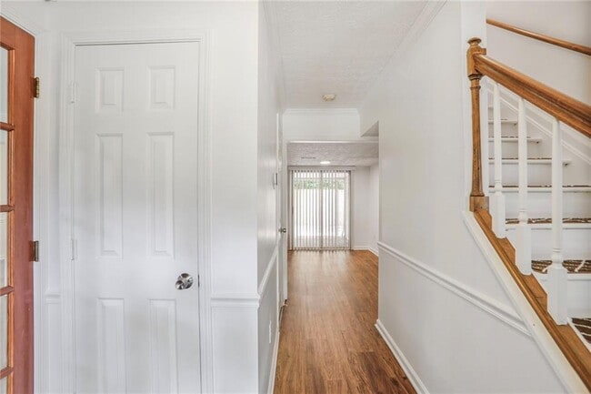 571 Aberdeen Dr in Stone Mountain, GA - Building Photo - Building Photo