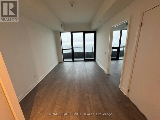 4015 The Exchange in Mississauga, ON - Building Photo - Building Photo