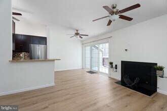 7123 Elm Ct in Monmouth Junction, NJ - Building Photo - Building Photo