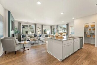 5109 Sidney Sq Dr in Flowery Branch, GA - Foto de edificio - Building Photo