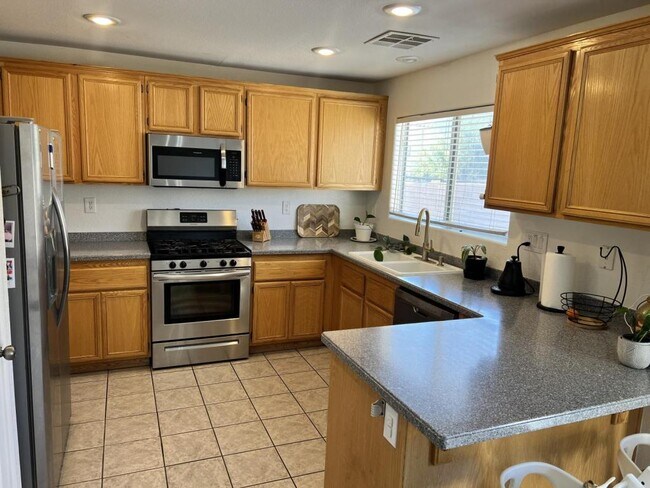 6127 Alder Grove Ct in North Las Vegas, NV - Building Photo - Building Photo