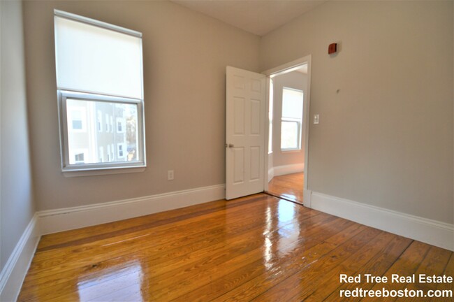 107 Sydney St, Unit 2 in Boston, MA - Building Photo - Building Photo