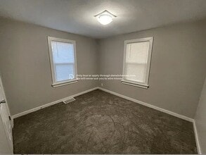 1423 E Resthaven Rd in Peoria, IL - Foto de edificio - Building Photo