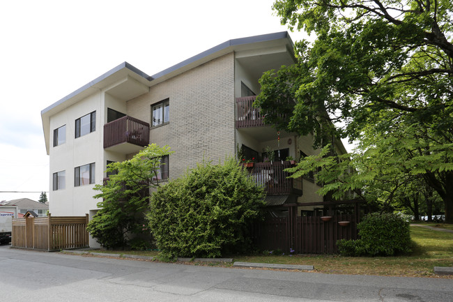 Cavalier Manor Apartments in Vancouver, BC - Building Photo - Building Photo