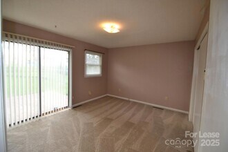 2050 35th St NE in Hickory, NC - Building Photo - Building Photo