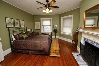 919 Beacon St, Unit 2 in Boston, MA - Foto de edificio - Building Photo