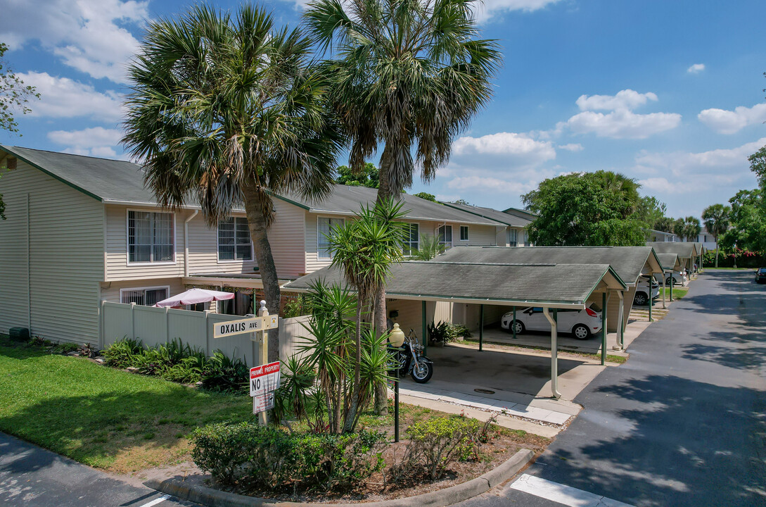 Liberty Square in Orlando, FL - Foto de edificio