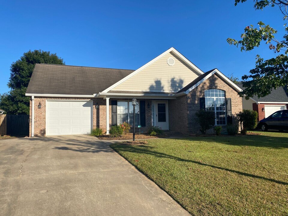 221 Stirling Bridge Dr in Warner Robins, GA - Building Photo