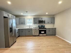 17 Thomas St, Unit 2 in South River, NJ - Building Photo - Building Photo