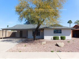2631 S Holbrook Ln in Tempe, AZ - Building Photo