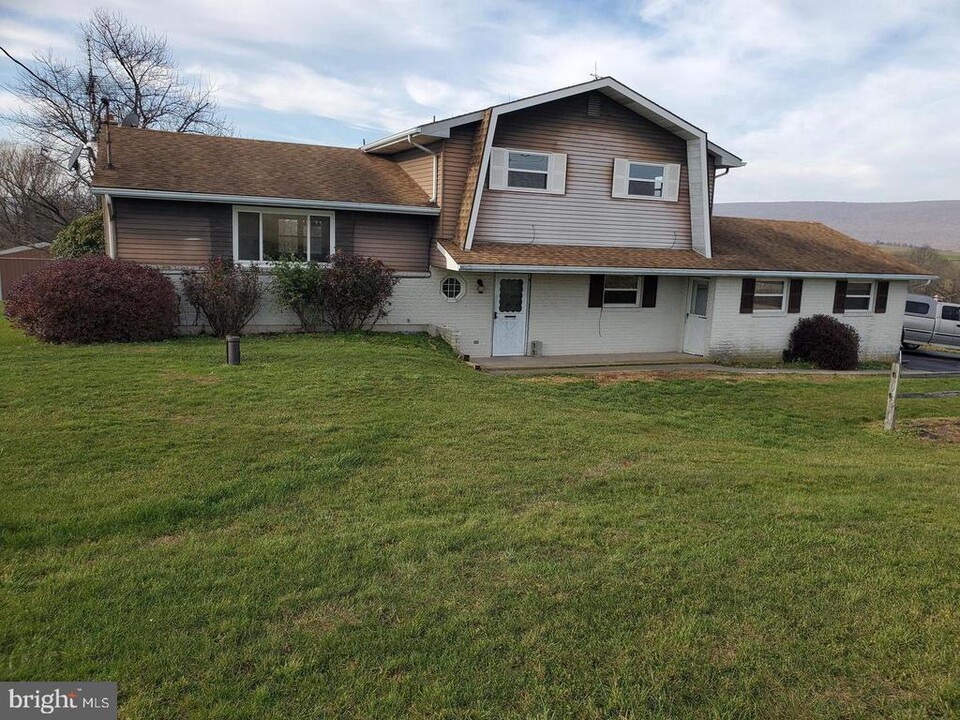 203 Krick Ln in Hamburg, PA - Building Photo