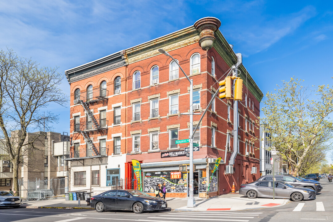 277 Tompkins Avenue in Brooklyn, NY - Building Photo