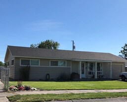 813 S Catalpa St in Moses Lake, WA - Building Photo