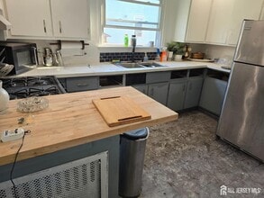 160 Highland Ave in Edison, NJ - Building Photo - Building Photo