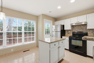 8074 Sebon Dr in Vienna, VA - Building Photo - Building Photo