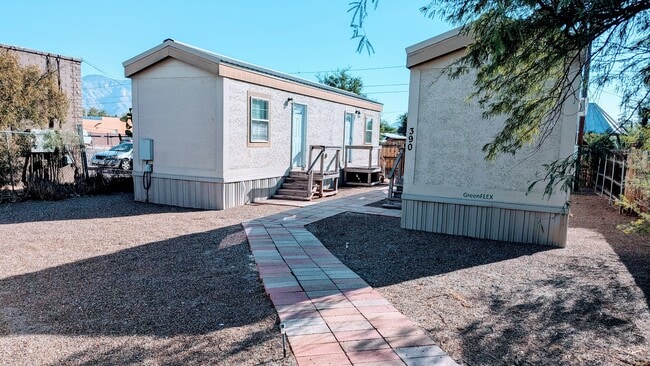 property at 123 E Roger Rd