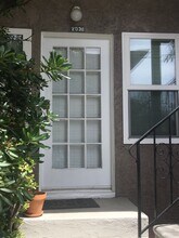 2035 N Vista del Mar Ave in Los Angeles, CA - Foto de edificio - Building Photo