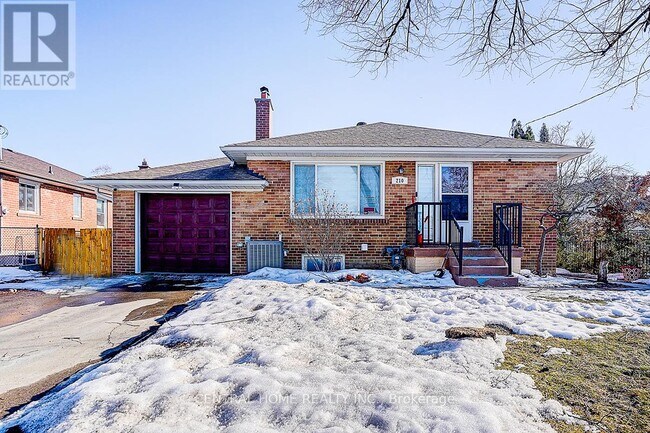 210 Renforth Dr in Toronto, ON - Building Photo - Building Photo