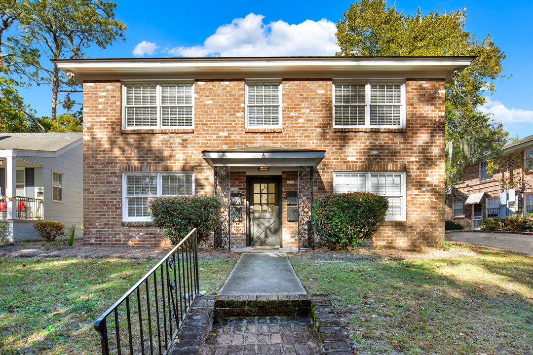 6 W 51st St in Savannah, GA - Building Photo