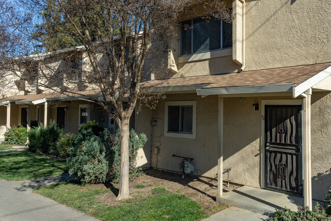 1941 Grande Cir in Fairfield, CA - Building Photo - Building Photo