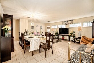 17 Manor Way in Galveston, TX - Building Photo - Building Photo