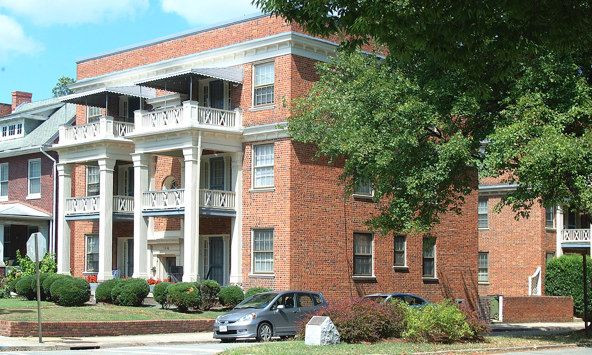 3400 Grove Ave in Richmond, VA - Building Photo