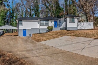 4175 Danforth Rd SW in Atlanta, GA - Building Photo - Building Photo