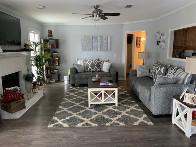 304 Hollyfax Cir, Unit 304 in Atlanta, GA - Building Photo - Building Photo