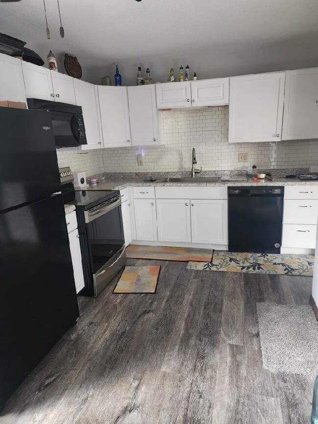 1765 Valley Dr in Davenport, IA - Foto de edificio - Building Photo