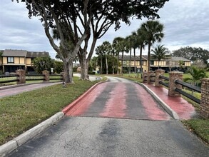 9225 NW 49th Pl in Sunrise, FL - Building Photo - Building Photo