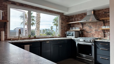 401 N Coast Hwy in Oceanside, CA - Building Photo - Building Photo