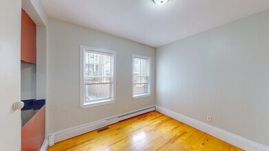 317 W 4th St, Unit 4 Bedroom in Boston, MA - Building Photo - Building Photo