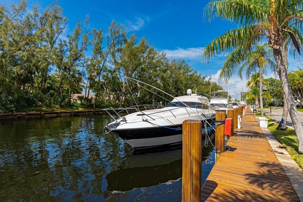 6449 Bay Club Dr, Unit 4 in Fort Lauderdale, FL - Foto de edificio