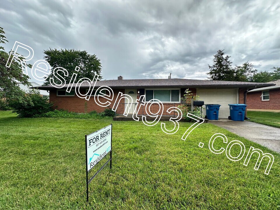 5826 Hinckley Ct in Dayton, OH - Building Photo