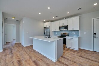 45 Holbrook Rd, Unit 1 in Quincy, MA - Building Photo - Building Photo