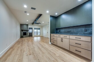 1215 Mill Valley Dr in Plano, TX - Building Photo - Building Photo