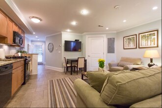 513 7th St SE, Unit B in Washington, DC - Building Photo - Building Photo