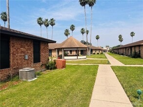1500 Evergreen Ave in Mission, TX - Foto de edificio - Building Photo