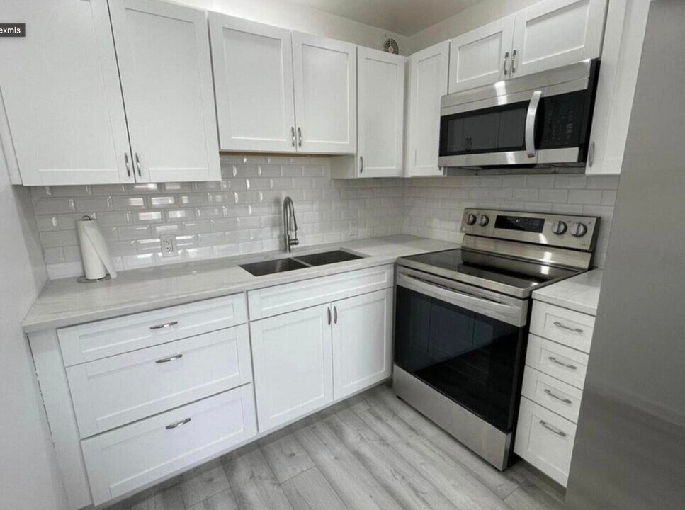 227 Fanshaw Way in Boca Raton, FL - Building Photo