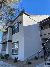 7255 W Sunset Rd in Las Vegas, NV - Building Photo - Building Photo