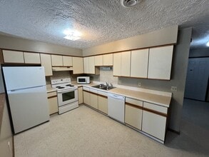 2514 Candlecrest Cir in Manhattan, KS - Building Photo - Building Photo