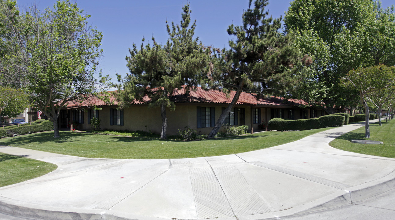 Los Robles Vista in Redlands, CA - Foto de edificio