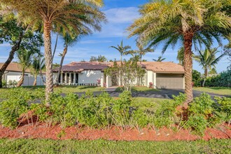 8651 Gatehouse Rd in Plantation, FL - Building Photo - Building Photo