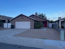 3571 N Moore St in Kingman, AZ - Building Photo