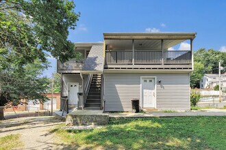 19 Hawkins St in Derby, CT - Foto de edificio - Building Photo