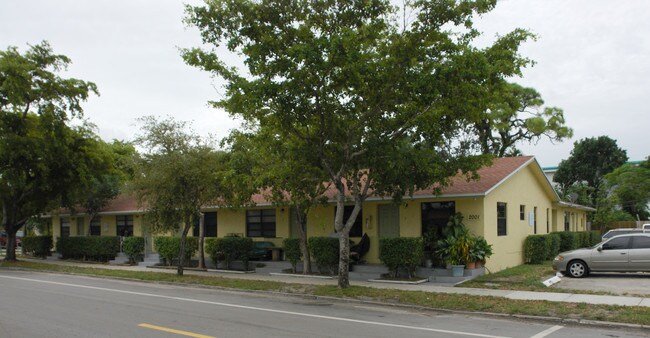 2001 Dewey St in Hollywood, FL - Foto de edificio - Building Photo