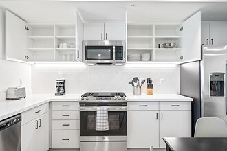 Common Kenmore in Los Angeles, CA - Building Photo - Building Photo