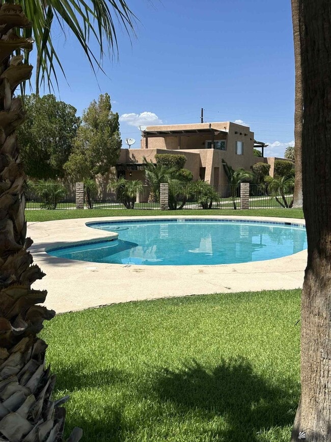 2490 W Yowell Ct in Yuma, AZ - Building Photo - Building Photo