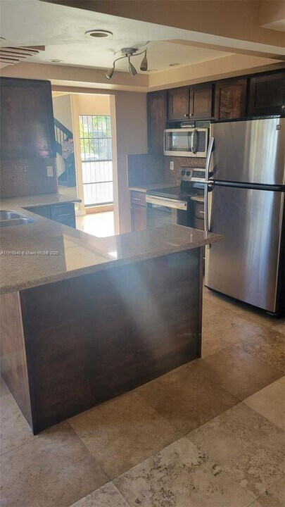 914 NW 106th Ave in Miami, FL - Building Photo